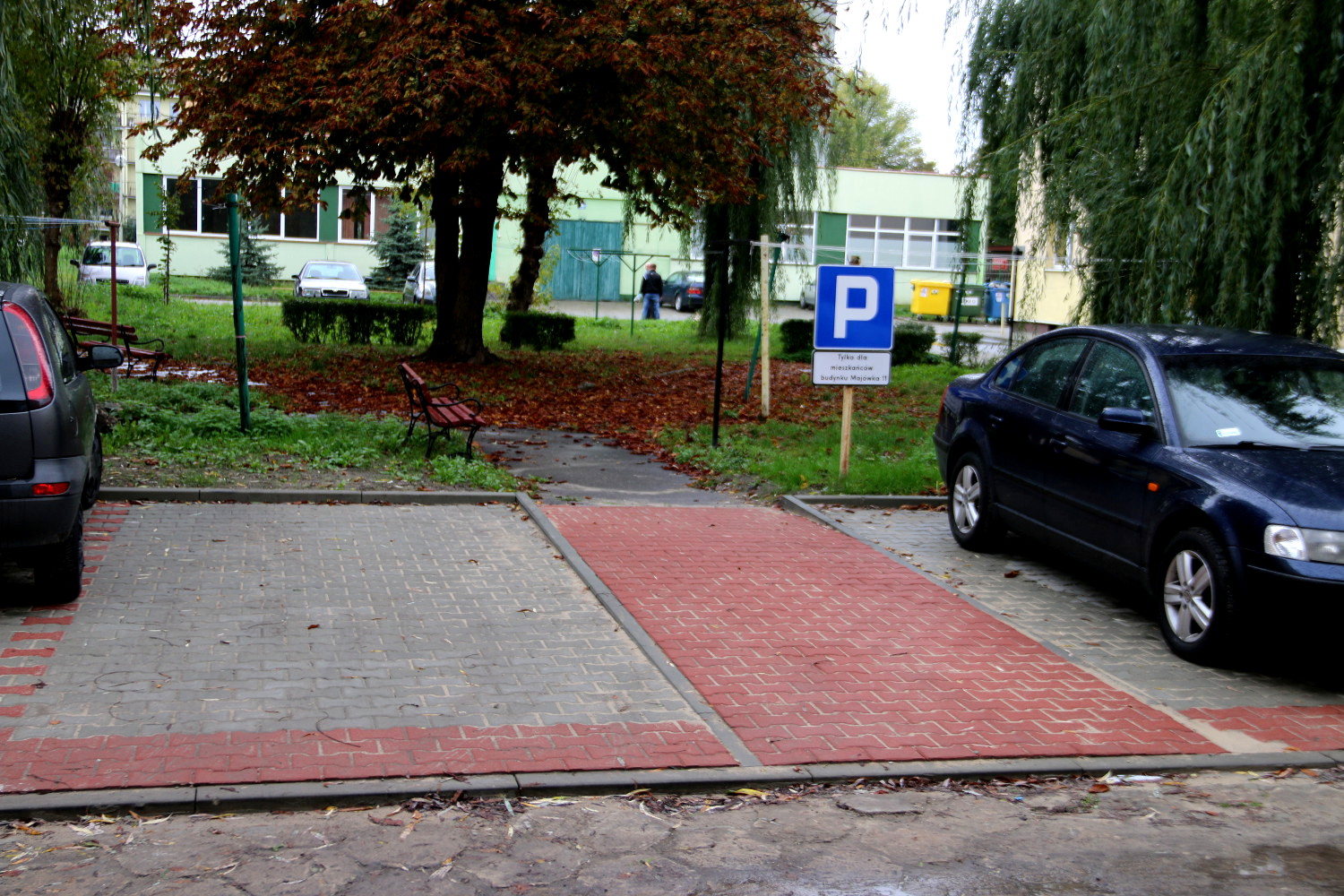 Parking przy ul. Majówka 11